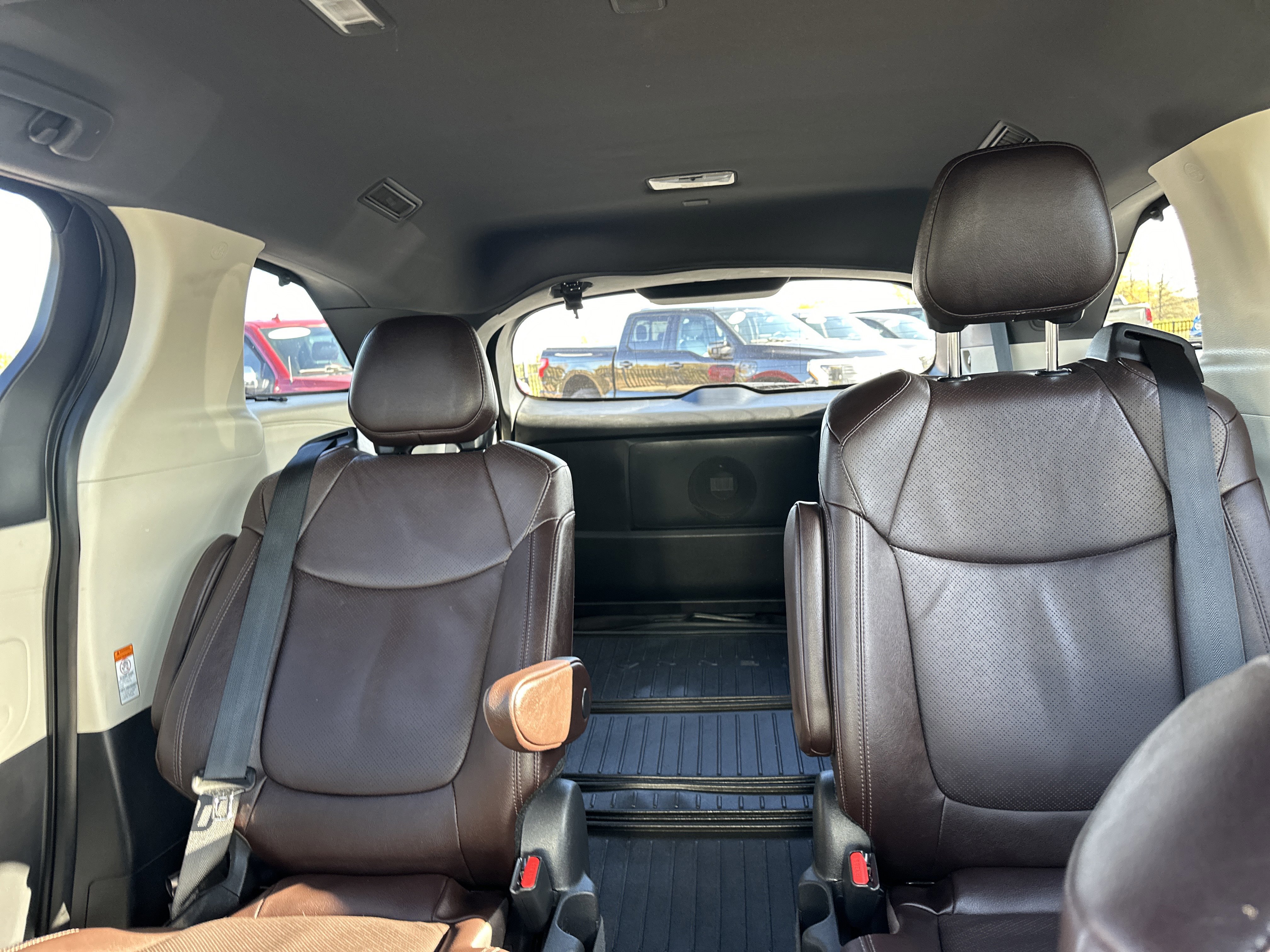Used 2023 Toyota Sienna Platinum image 22