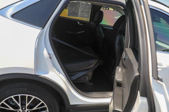 Certified 2025 Ford Escape SE w/ PHEV Premium Package FWD image 34