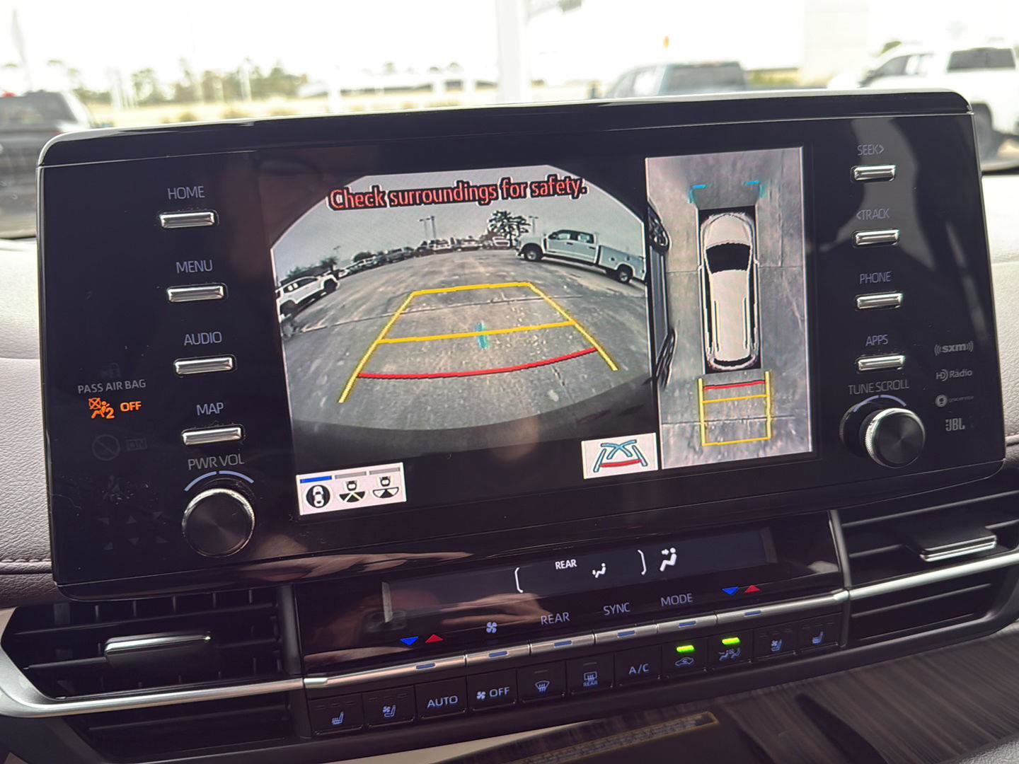 Used 2021 Toyota Sienna Platinum image 11