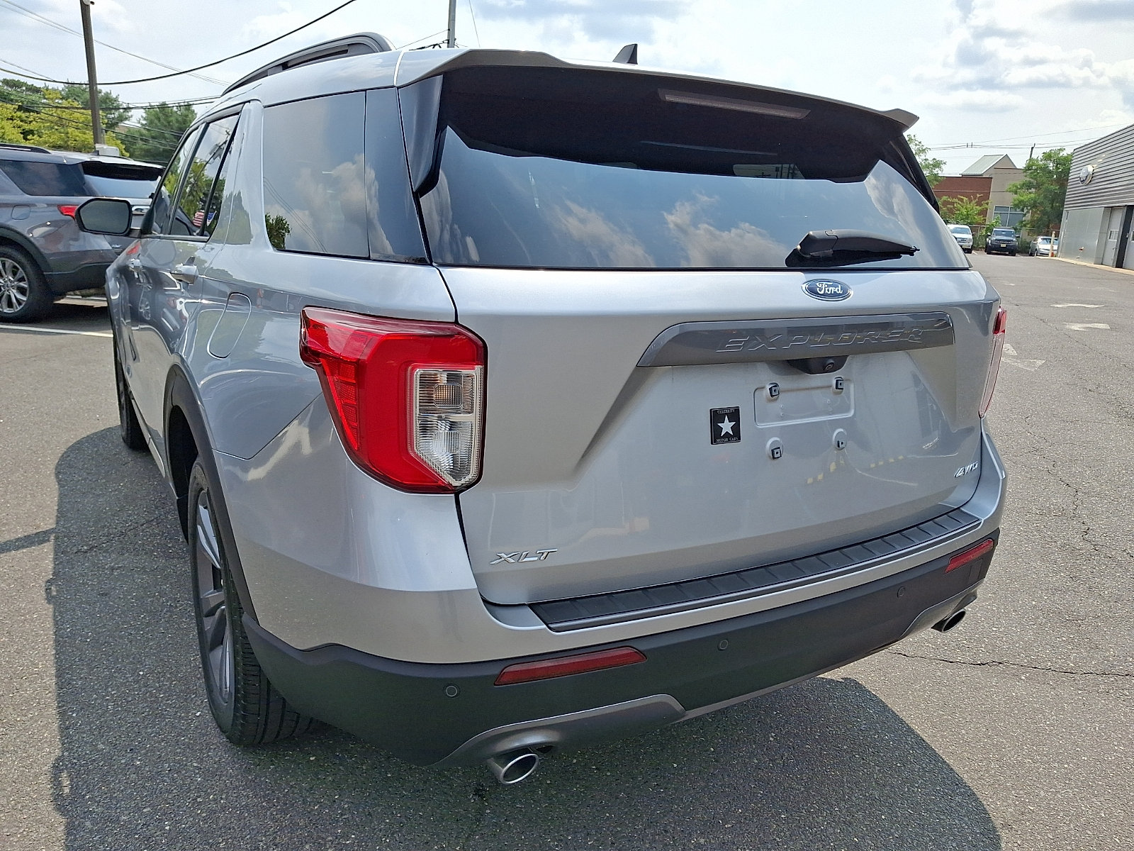 Certified 2023 Ford Explorer XLT w/ Equipment Group 202A AWD/4WD image 8