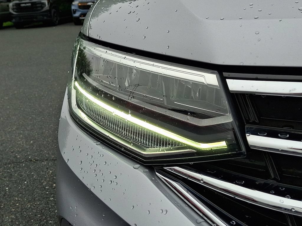 Used 2022 Volkswagen Tiguan SE AWD/4WD image 9