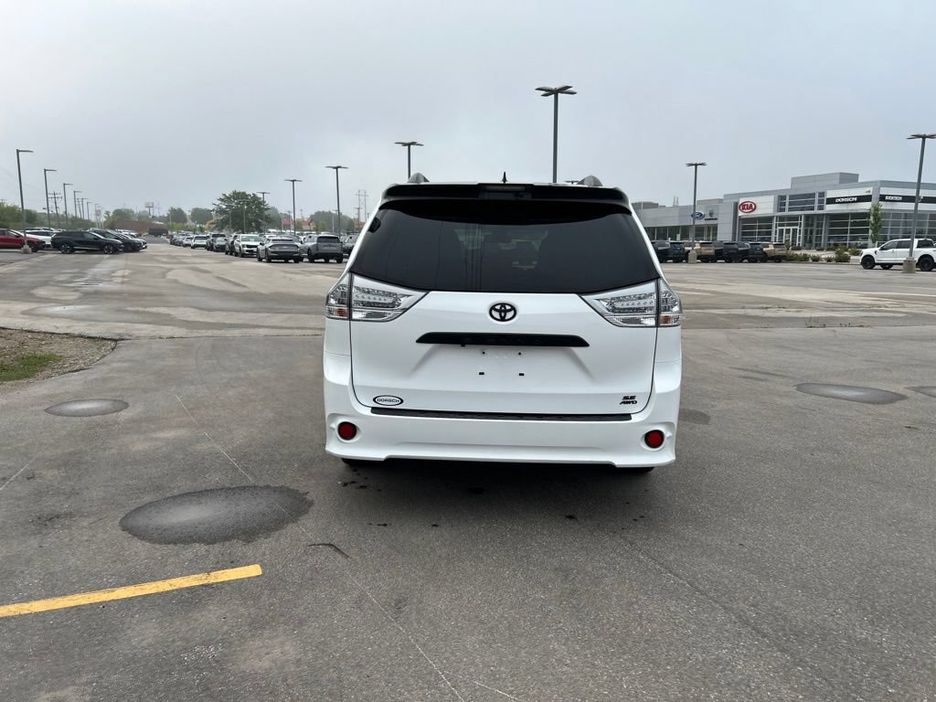 Used 2020 Toyota Sienna SE w/ Nightshade Edition AWD/4WD image 8