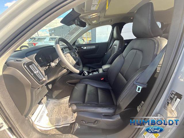 Used 2024 Volvo XC40 B5 Ultimate w/ Protection Package Premier image 12