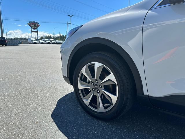 Certified 2025 Ford Escape Platinum AWD/4WD image 27