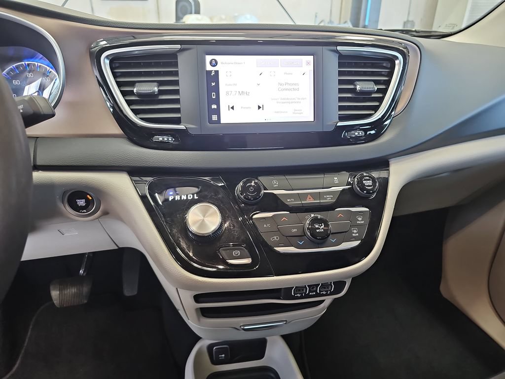 Used 2023 Chrysler Voyager LX FWD image 20