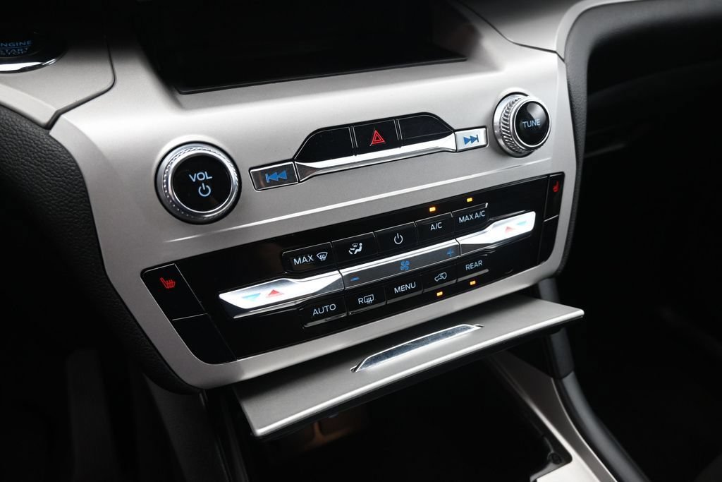 Certified 2023 Ford Explorer XLT RWD image 17
