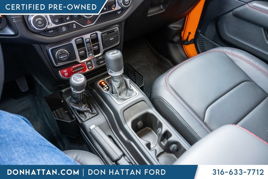 Used 2025 Jeep Wrangler Unlimited Rubicon w/ Convenience Group AWD/4WD image 16