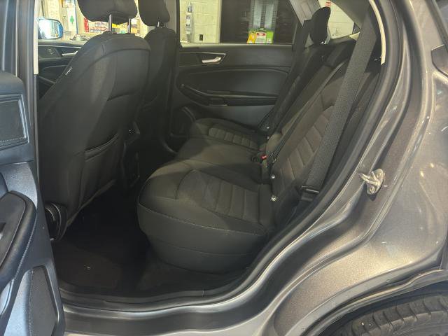 Certified 2022 Ford Edge SE w/ Black Appearance Package AWD/4WD image 10