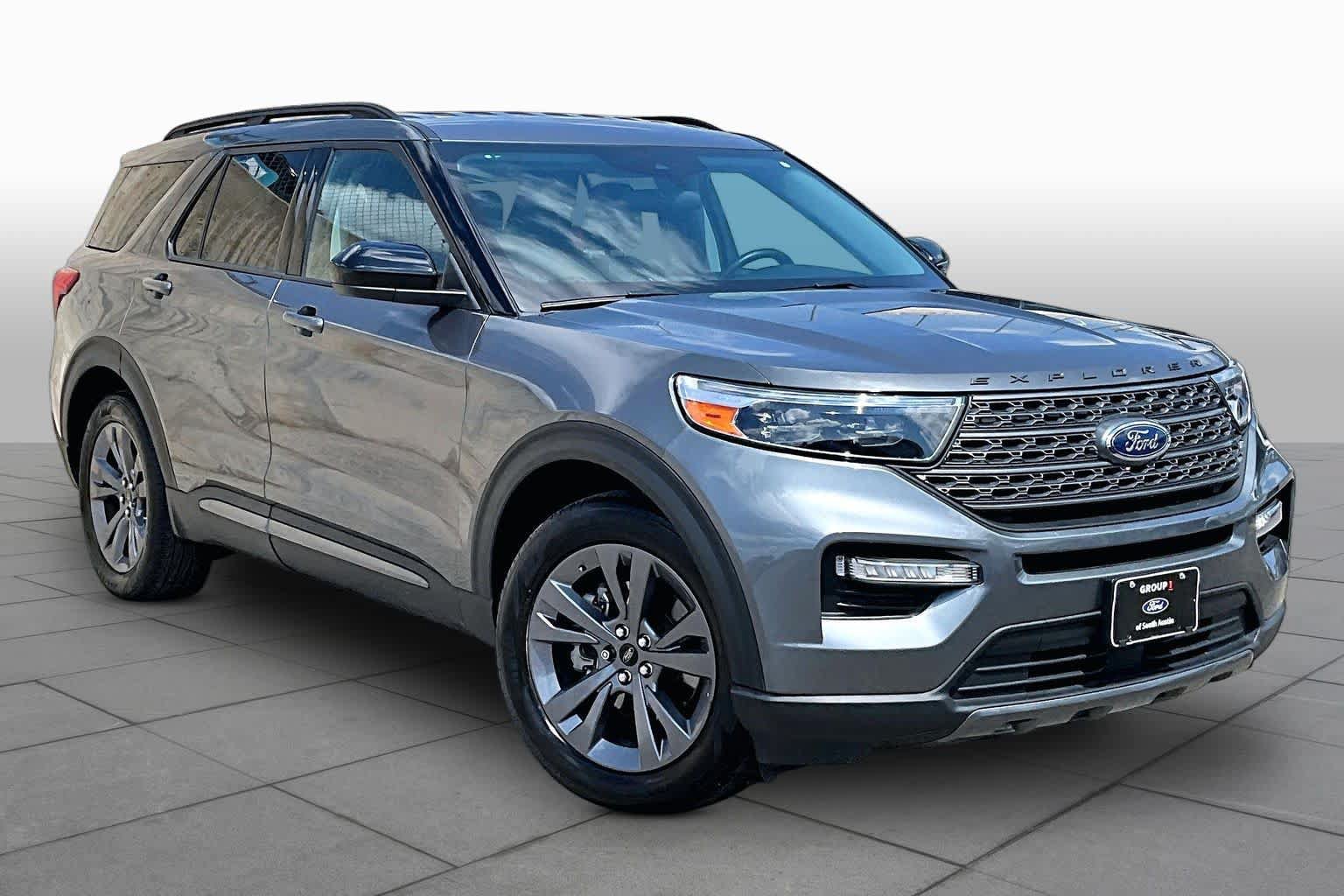 Certified 2023 Ford Explorer XLT w/ Equipment Group 202A RWD image 3