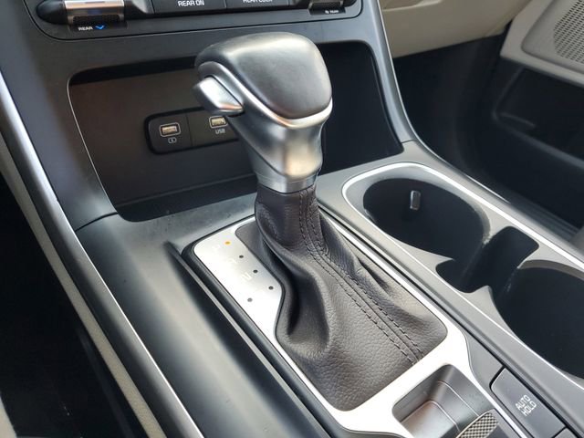 Used 2022 Kia Carnival LX w/ Paint Protection Package image 32