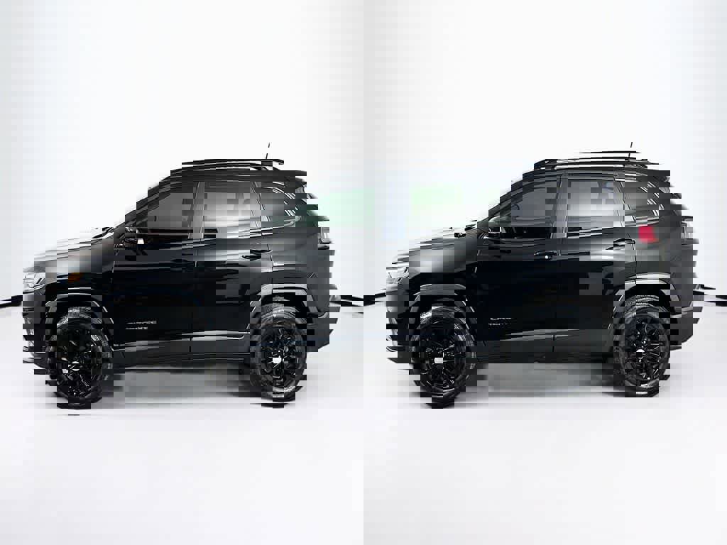 Used 2022 Jeep Cherokee Latitude Lux w/ Sun & Sound Group image 2