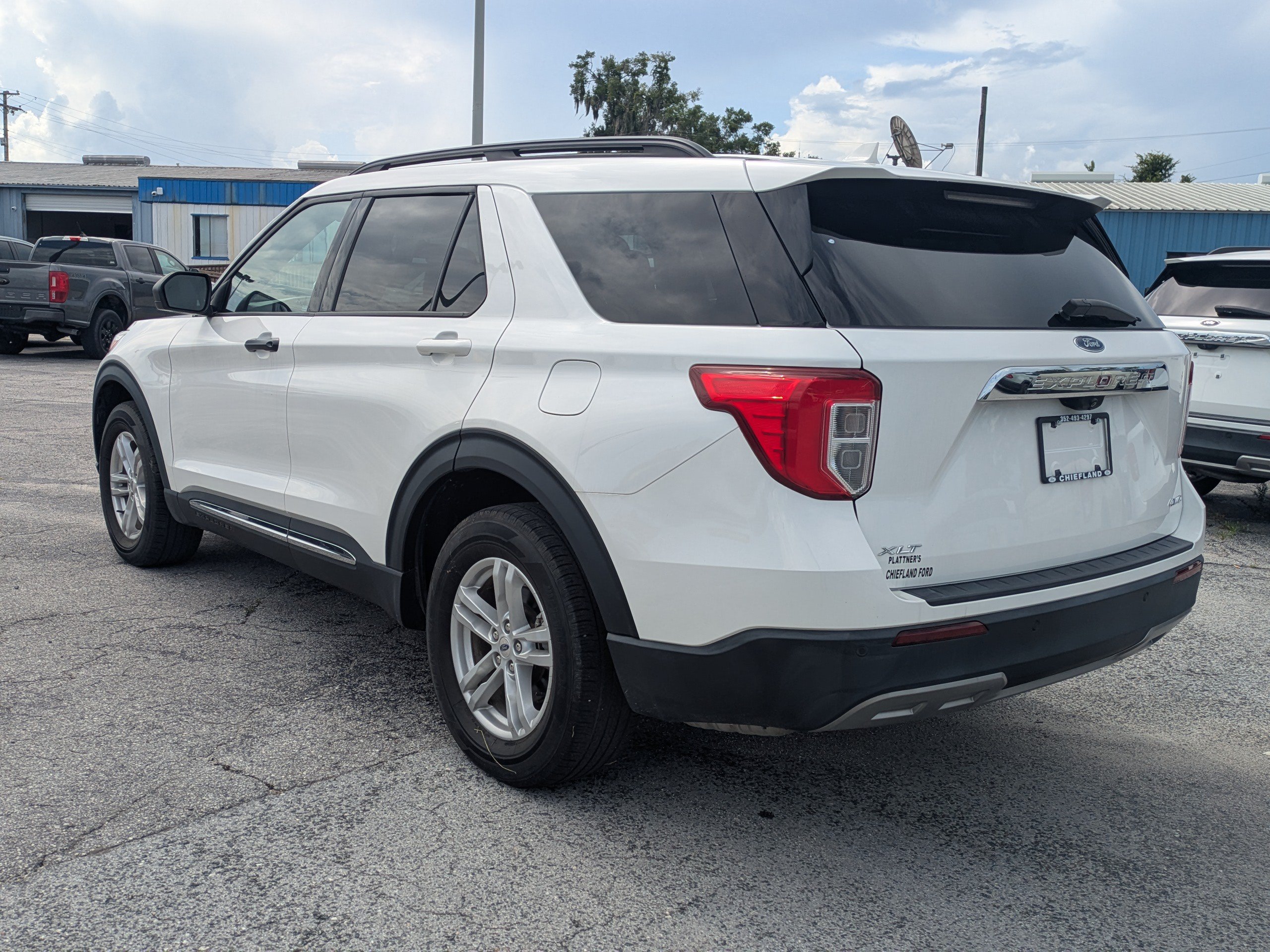 Certified 2022 Ford Explorer XLT w/ Equipment Group 202A AWD/4WD image 6