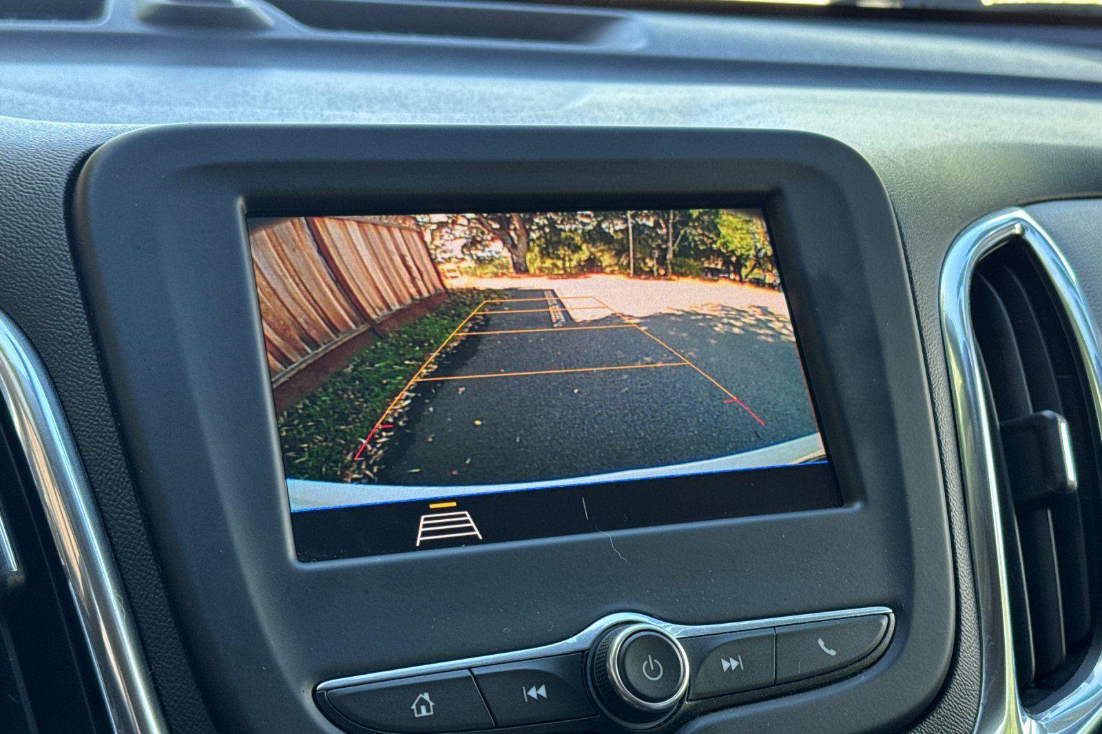 Used 2020 Chevrolet Equinox LS image 15