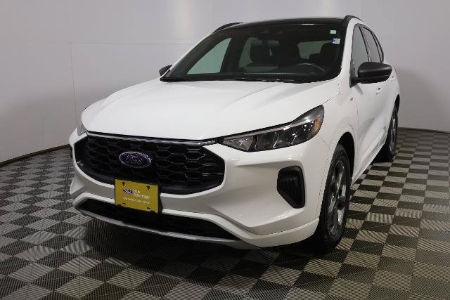 Certified 2023 Ford Escape ST-Line w/ Tech Pack #1 AWD/4WD image 3