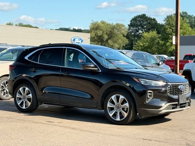 Certified 2025 Ford Escape Platinum AWD/4WD image 23