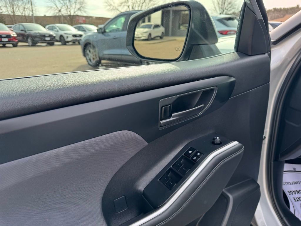 Used 2024 Toyota Highlander LE image 14