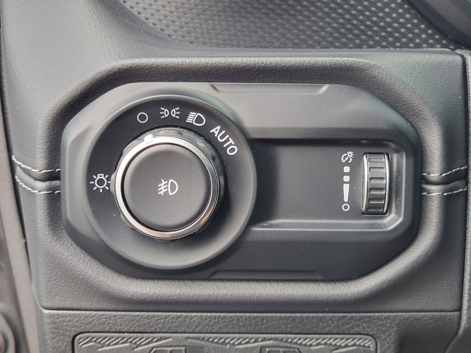 Used 2025 Jeep Wrangler Unlimited Rubicon image 24