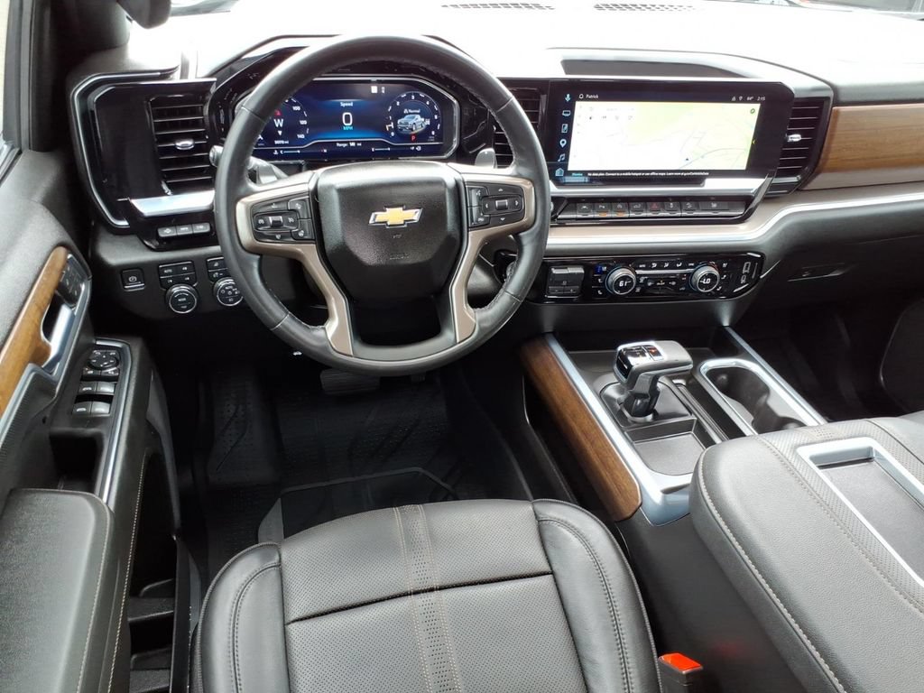 Used 2022 Chevrolet Silverado 1500 High Country w/ Technology Package AWD/4WD image 16