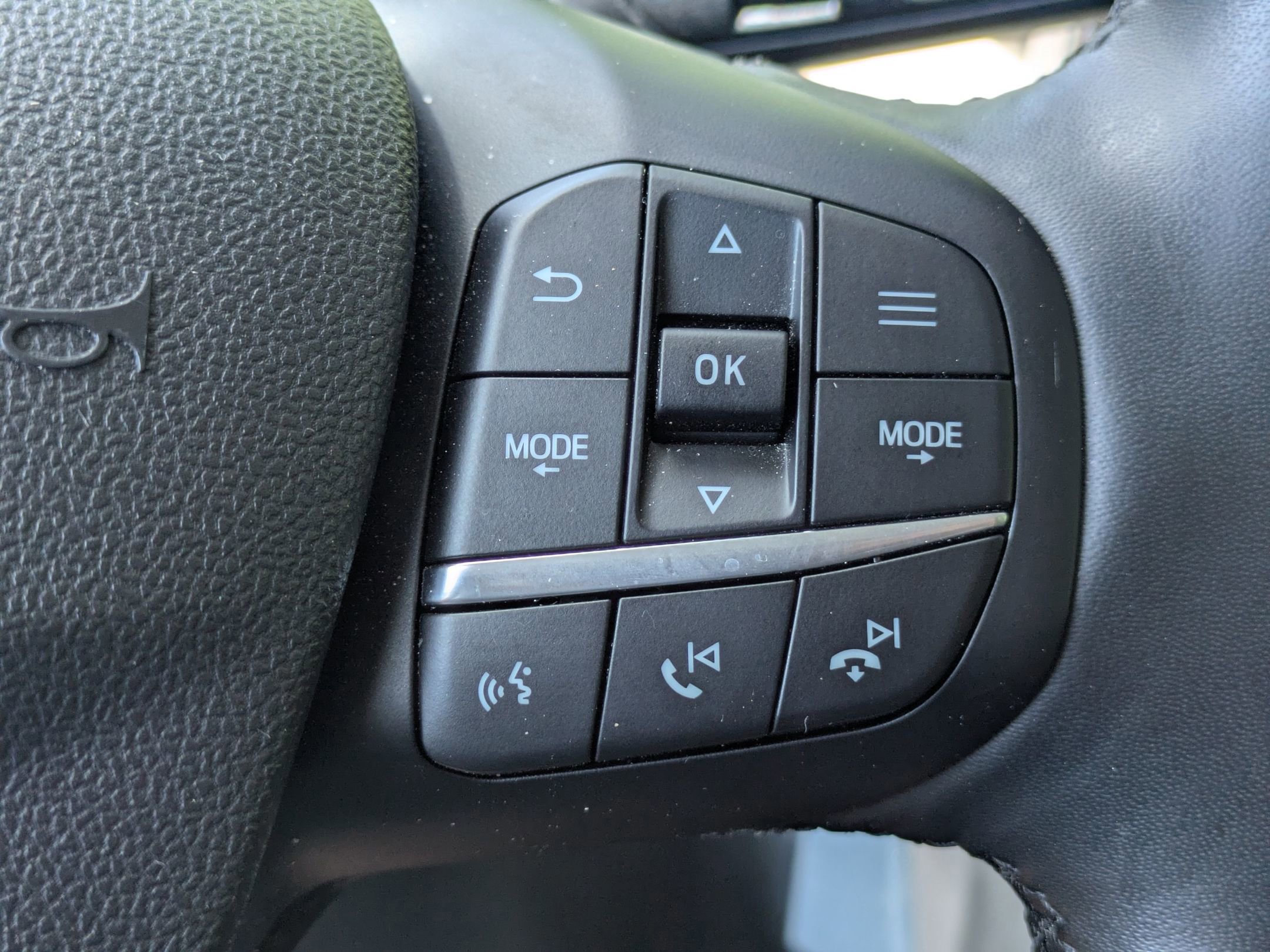 Certified 2025 Ford Maverick Lariat w/ 4K Tow Package image 18