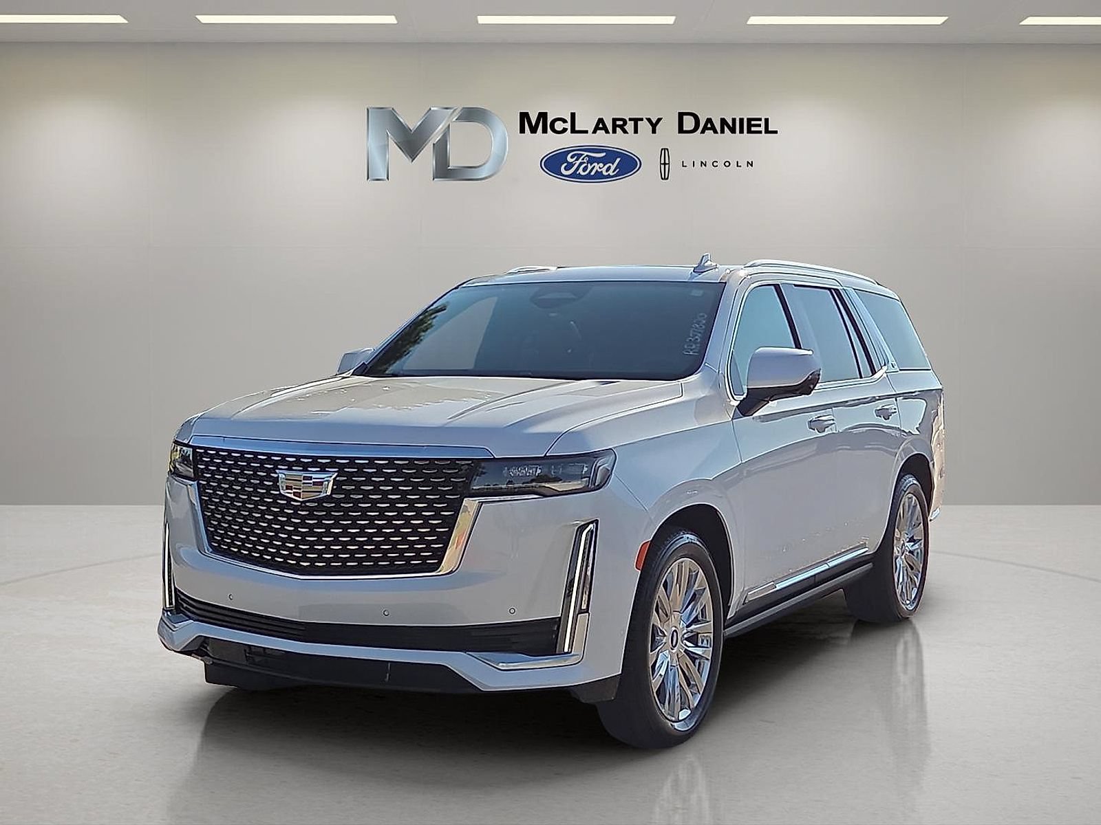 Used 2024 Cadillac Escalade Premium Luxury w/ Performance Package AWD/4WD image 2
