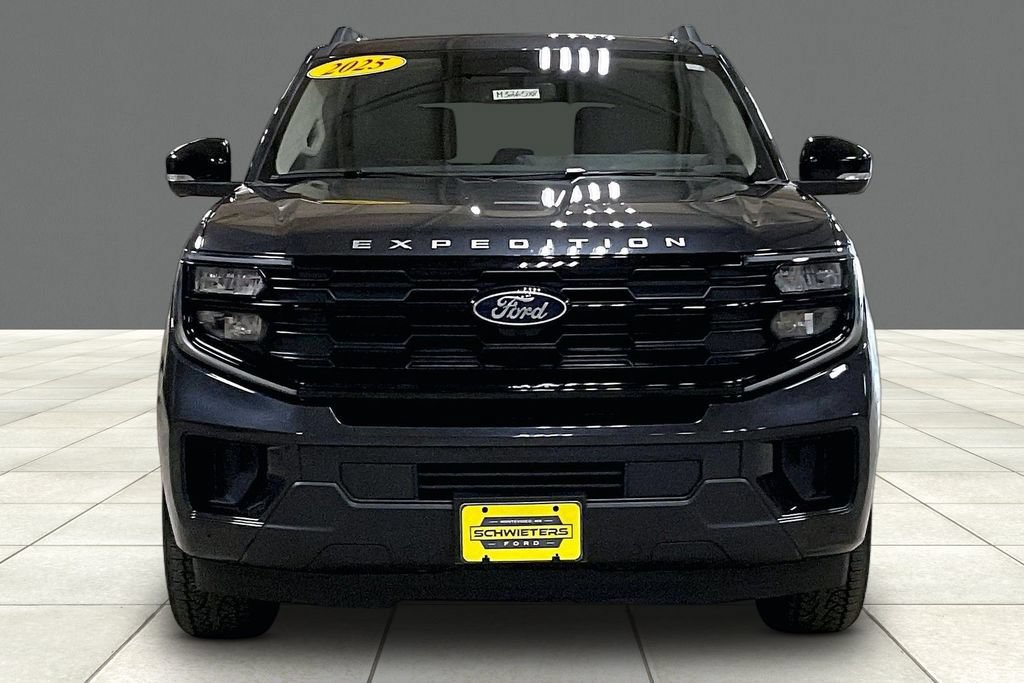 Certified 2025 Ford Expedition Active AWD/4WD image 3