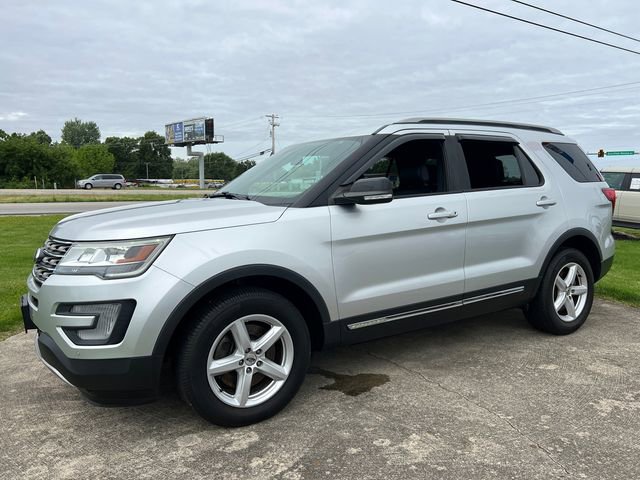 Certified 2017 Ford Explorer XLT w/ Equipment Group 202A AWD/4WD image 3