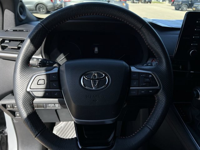 Used 2023 Toyota Sienna XSE w/ XSE Plus Package FWD image 15