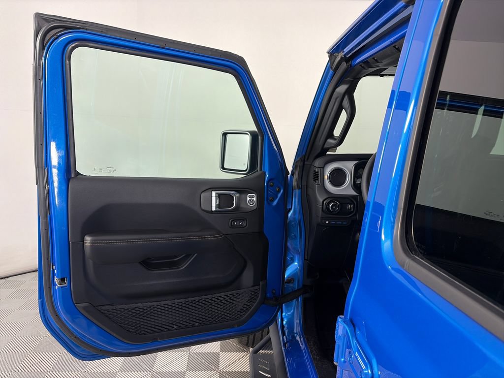 Used 2024 Jeep Wrangler Unlimited Sahara AWD/4WD image 10