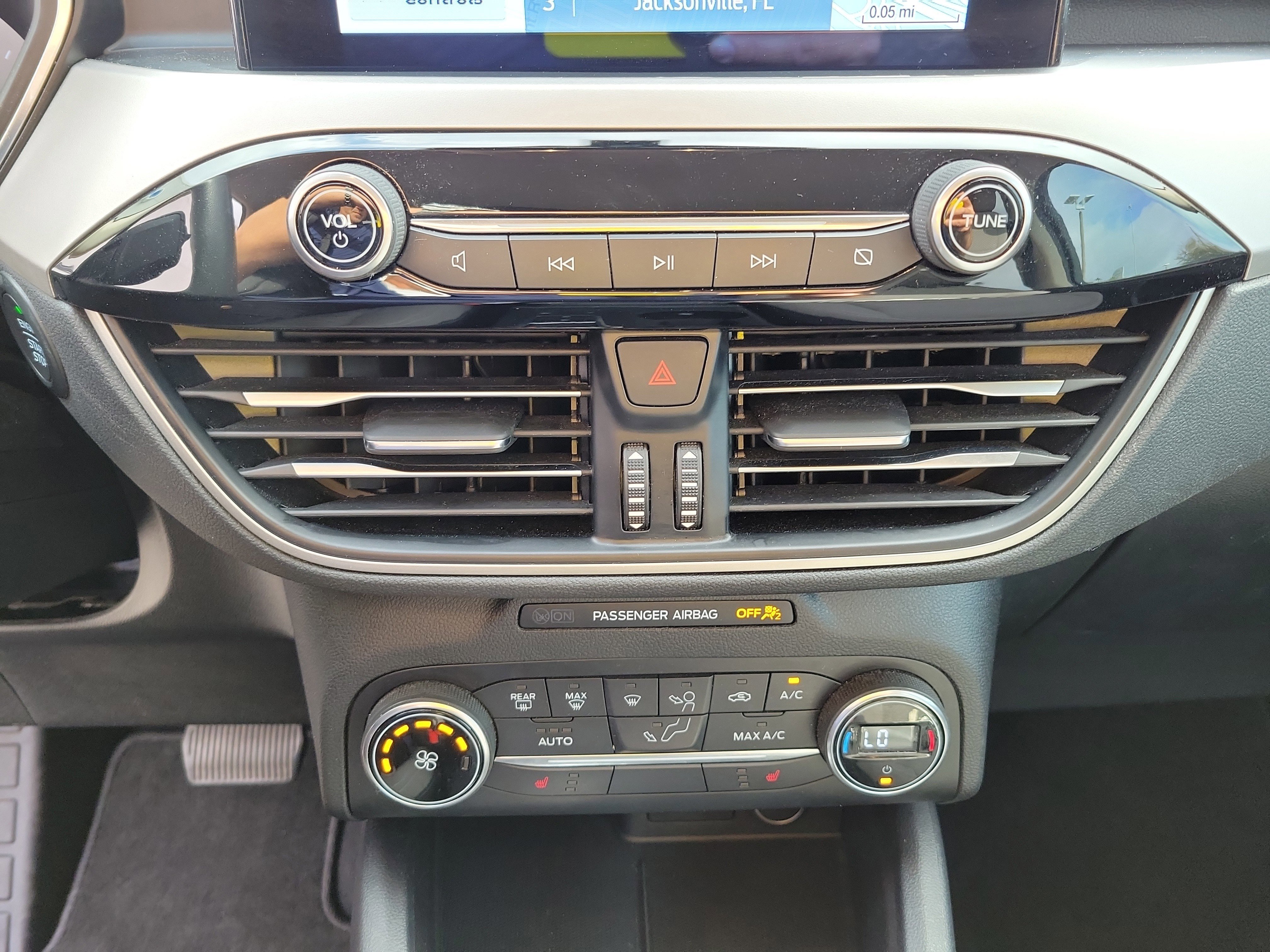 Certified 2020 Ford Escape SE image 19