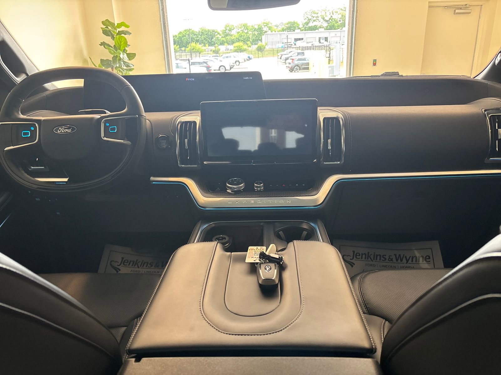 Certified 2025 Ford Expedition Platinum w/ Stealth Performance Package AWD/4WD image 8
