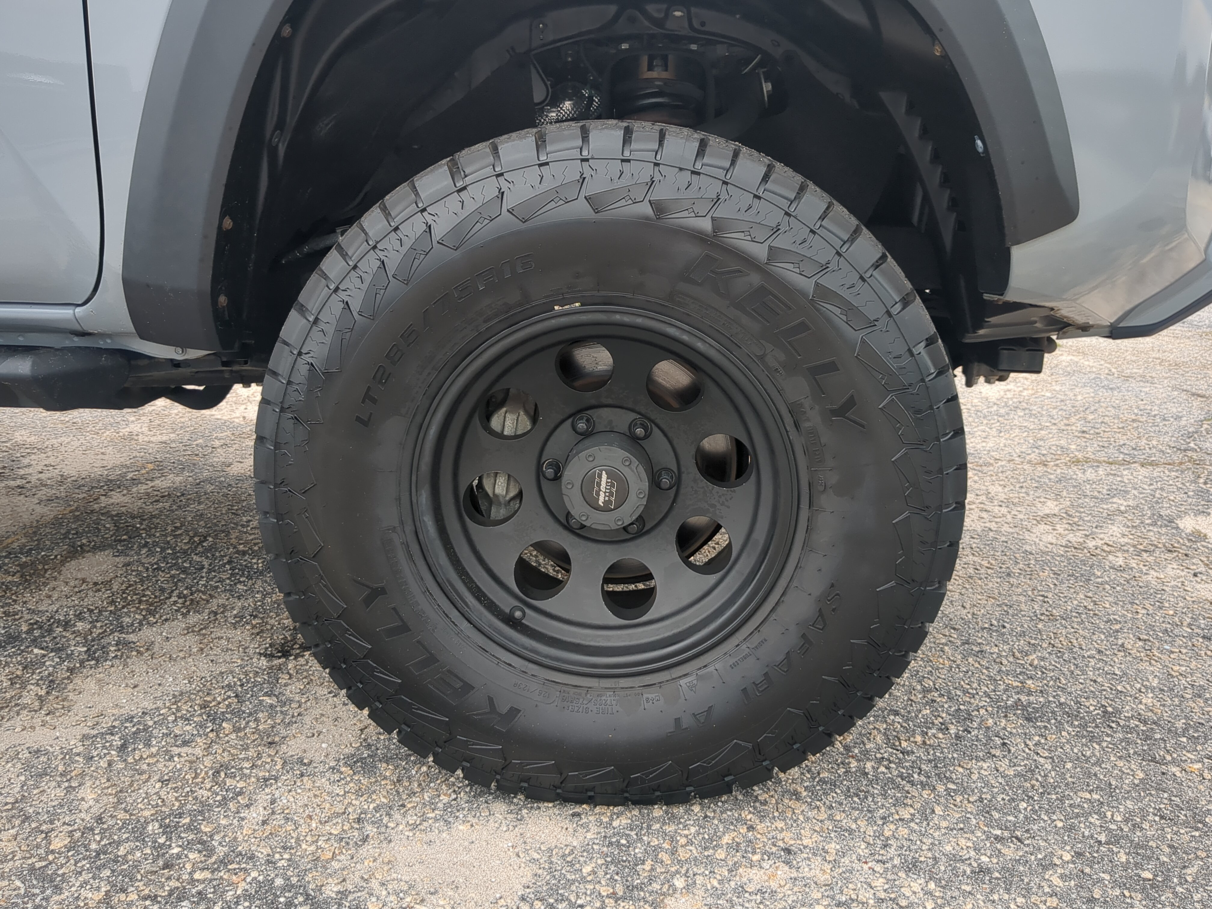 Used 2020 Toyota Tacoma TRD Off-Road AWD/4WD image 9