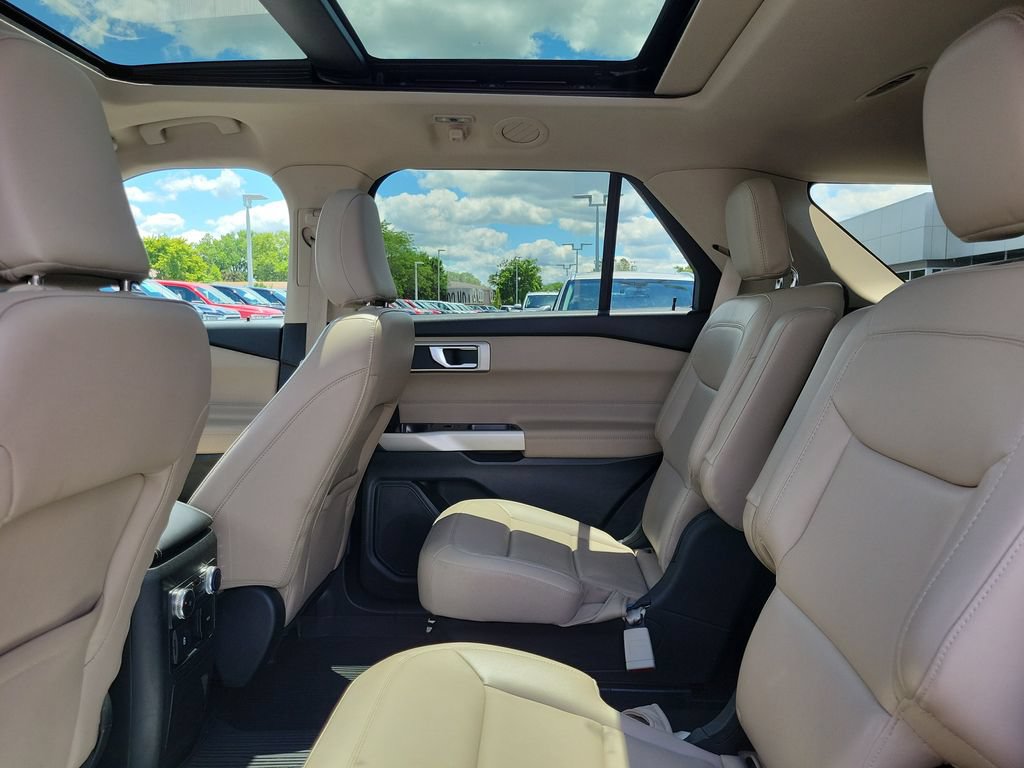 Certified 2022 Ford Explorer XLT w/ Equipment Group 202A AWD/4WD image 14