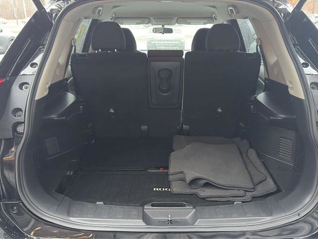 Used 2018 Nissan Rogue SV image 16