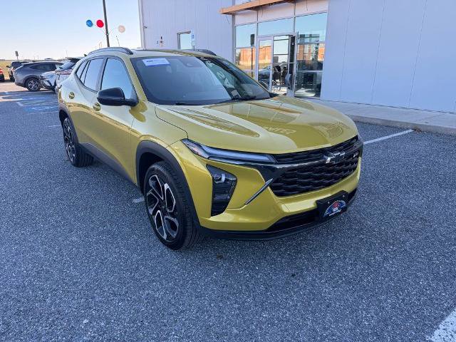 Used 2024 Chevrolet Trax RS w/ Sunroof Package image 2