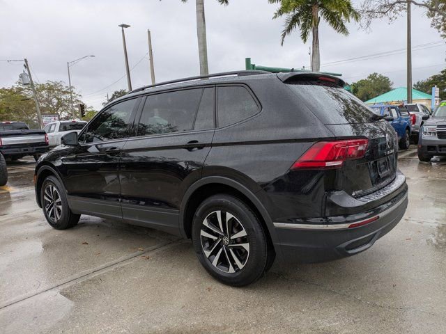 Used 2022 Volkswagen Tiguan S image 2