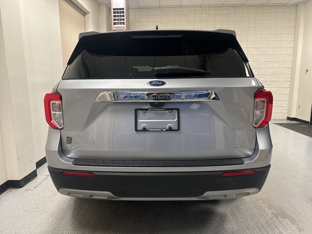 Certified 2022 Ford Explorer XLT w/ Equipment Group 202A image 5