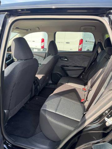 Used 2023 Nissan Rogue SV AWD/4WD image 7