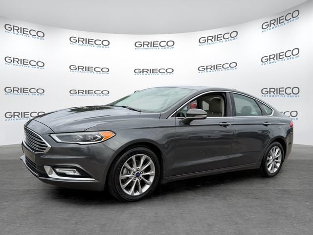 Certified 2017 Ford Fusion SE w/ Fusion SE Technology Package FWD image 3