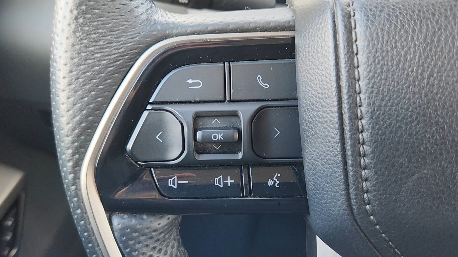 Used 2024 Toyota Tundra Limited w/ TRD Off-Road Package AWD/4WD image 12