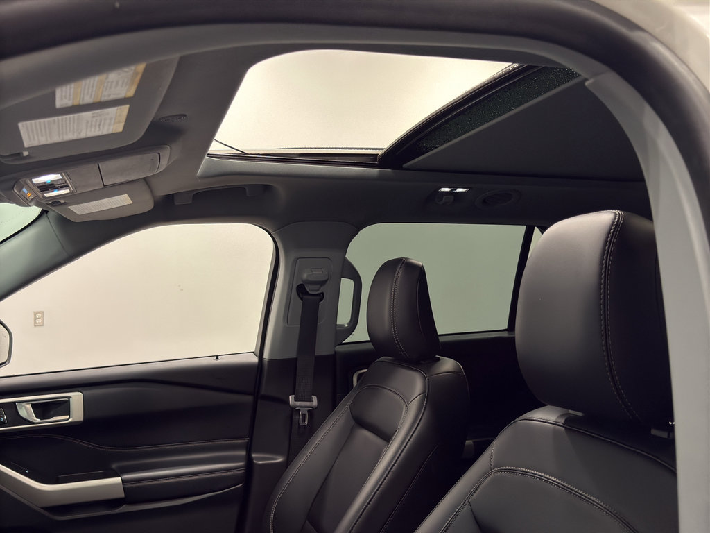 Certified 2022 Ford Explorer XLT w/ Equipment Group 202A image 29