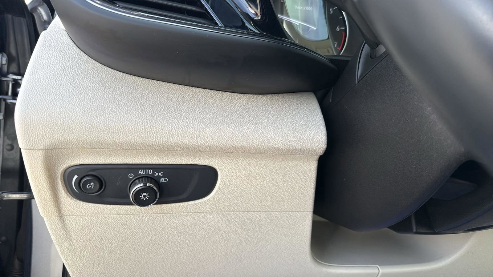 Used 2022 Buick Envision Preferred FWD image 18