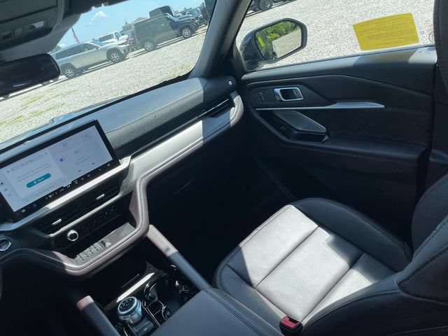 Certified 2025 Ford Explorer Platinum w/ Ultimate Package AWD/4WD image 28