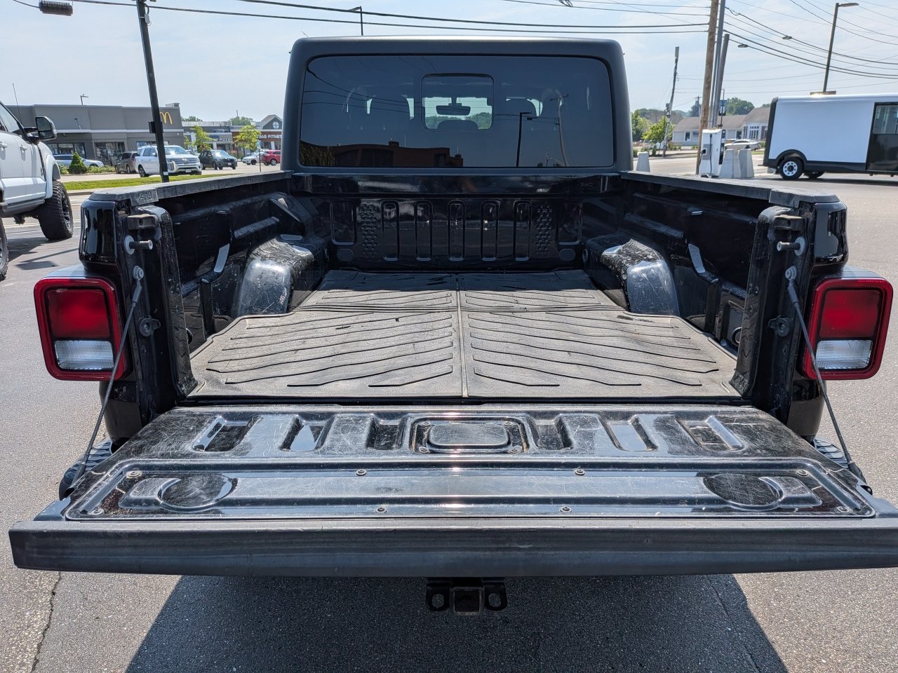 Used 2023 Jeep Gladiator Rubicon w/ Cold Weather Group AWD/4WD image 14