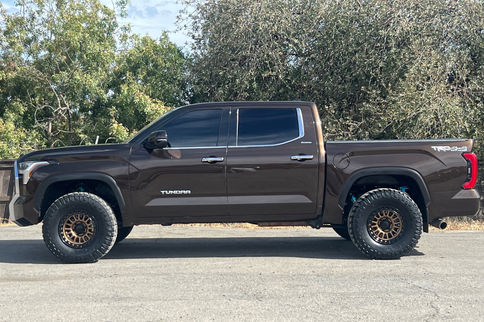 Used 2023 Toyota Tundra Limited w/ TRD Off-Road Package AWD/4WD image 7