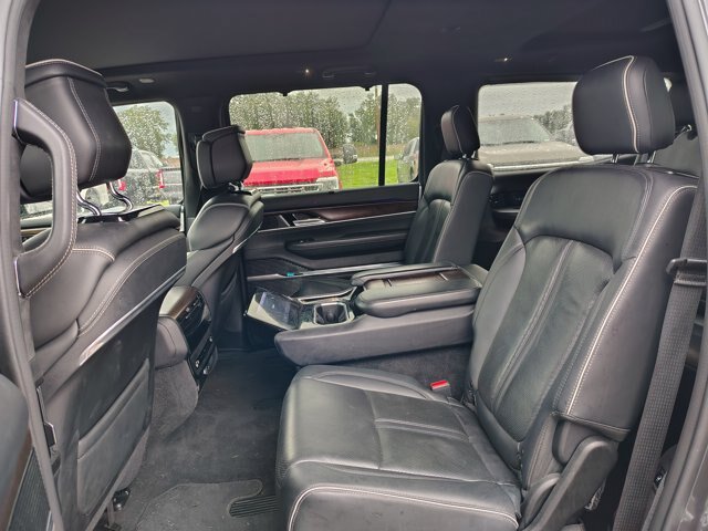 Used 2023 Jeep Grand Wagoneer Series II AWD/4WD image 13