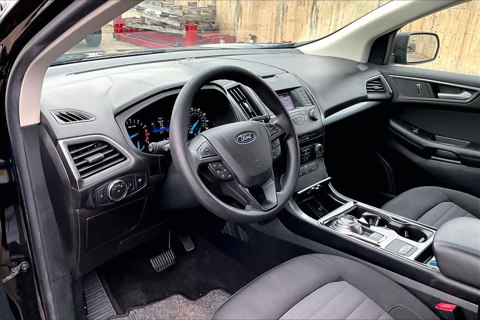 Certified 2019 Ford Edge SE FWD image 18