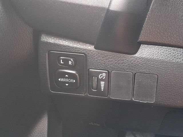 Used 2017 Toyota Corolla SE FWD image 25