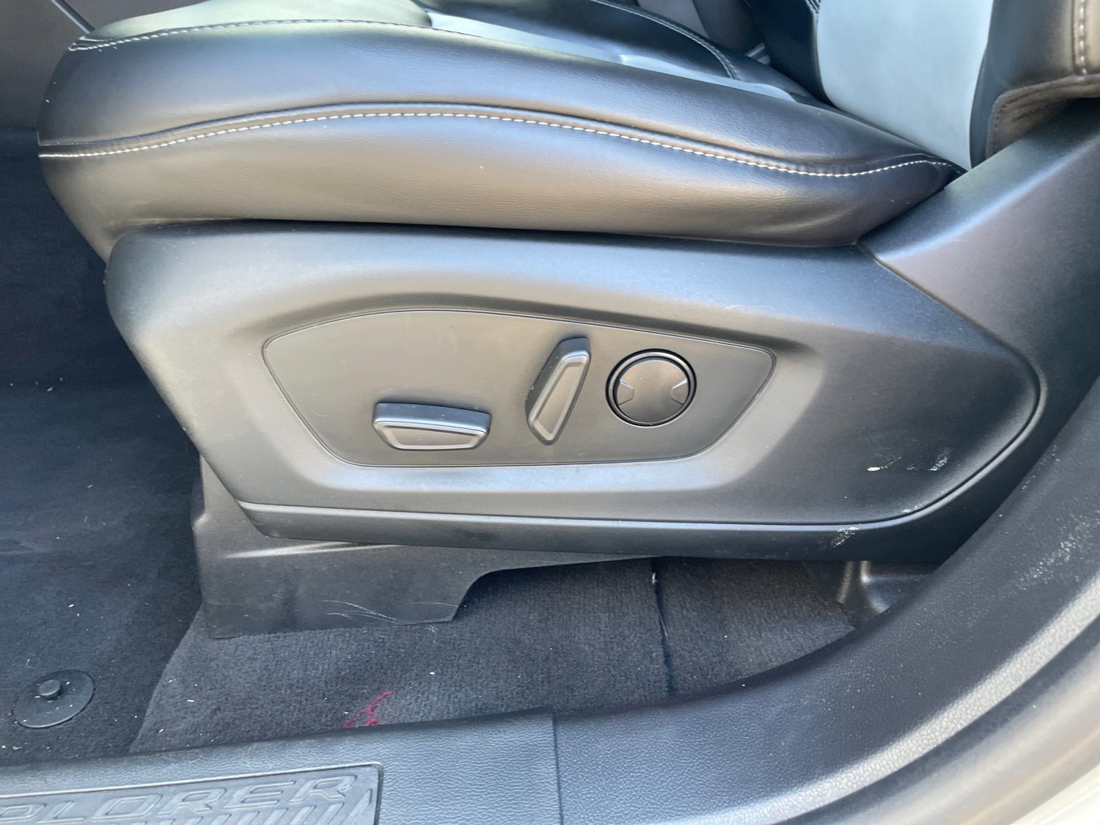 Certified 2022 Ford Explorer XLT w/ Equipment Group 202A image 15