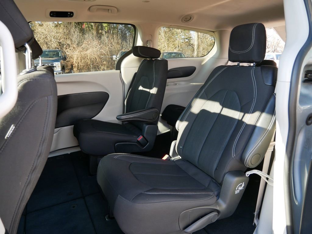 Used 2024 Chrysler Voyager LX FWD image 11