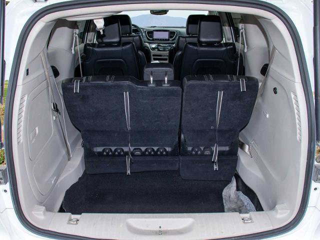 Used 2023 Chrysler Pacifica Touring-L FWD image 29